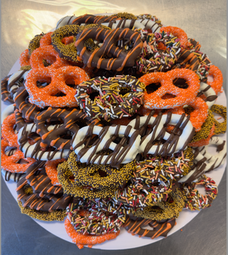 Deluxe Halloween Chocolate Pretzel Twist Tray – 50 Pieces